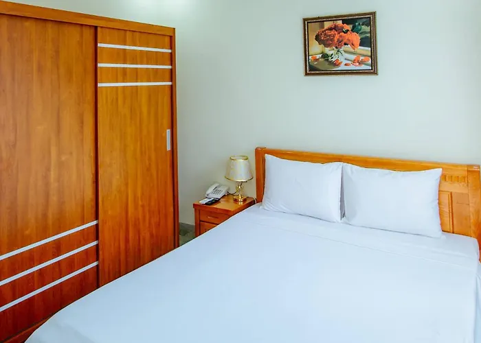 Lan Tuong Hotel *